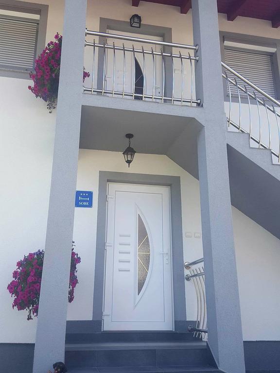 Guesthouse Samolov Vrhovine Esterno foto