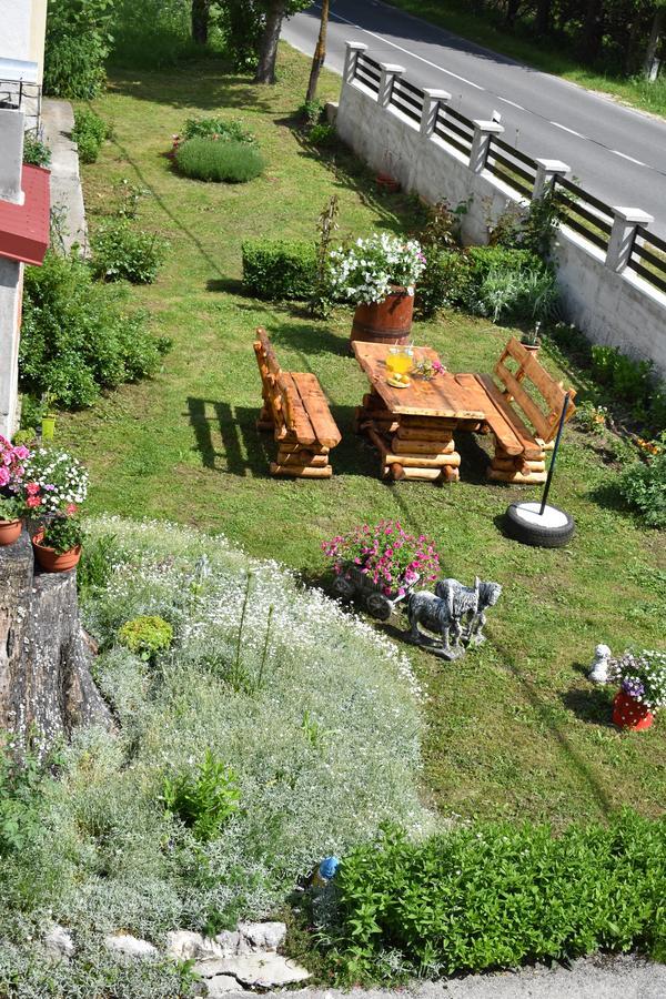 Guesthouse Samolov Vrhovine Esterno foto