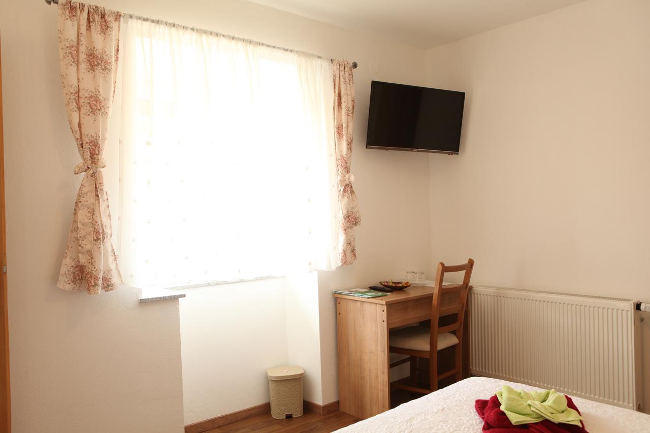Guesthouse Samolov Vrhovine Esterno foto