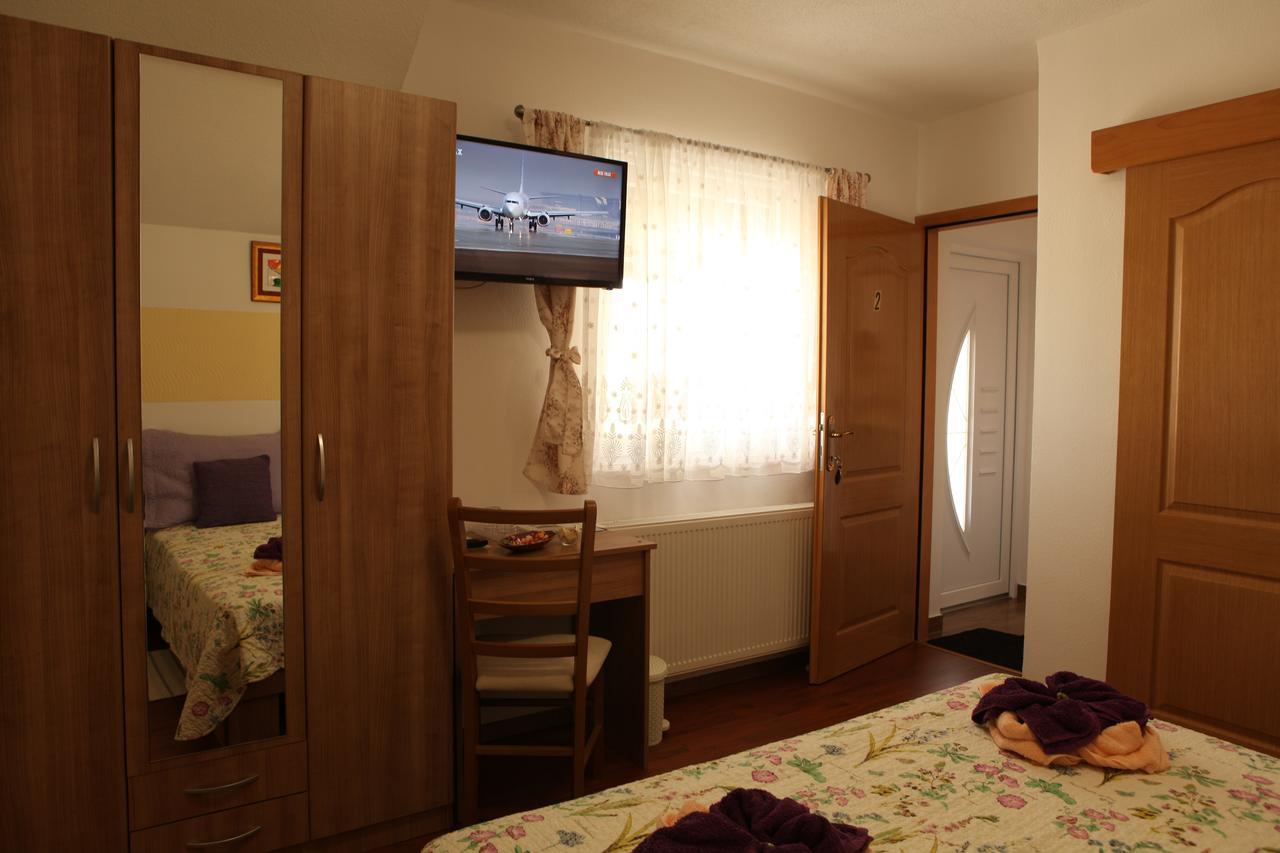 Guesthouse Samolov Vrhovine Esterno foto