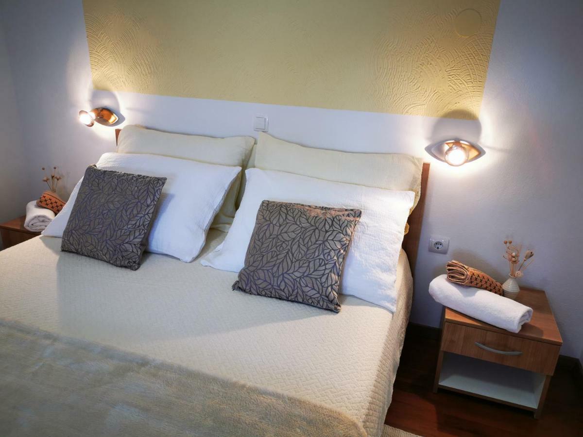 Guesthouse Samolov Vrhovine Esterno foto