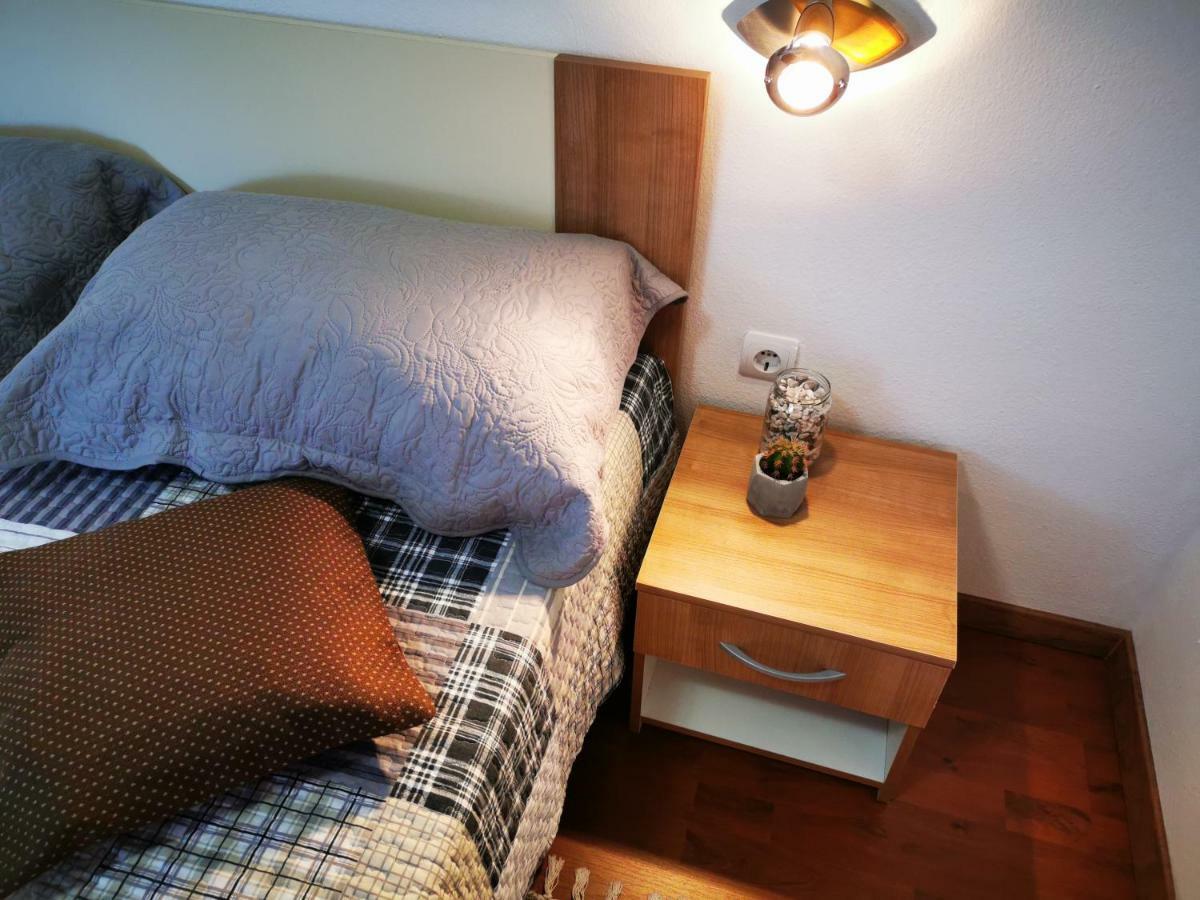 Guesthouse Samolov Vrhovine Esterno foto